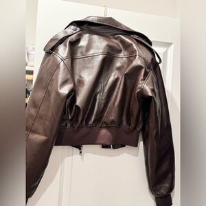 CROPPED BROWN LEATHER BOMBER